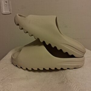 Mens Adidas Yeezy Slides Cream Size 8.5